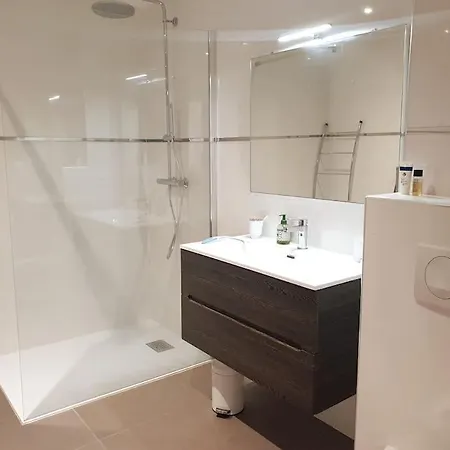 Rez De Jardin Dans De Charme ... * بورتو فيكشْيو