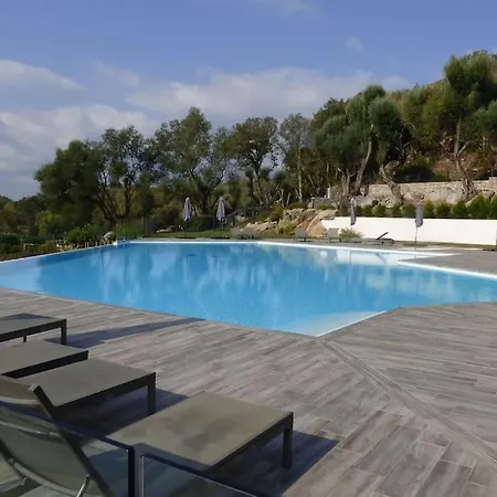 Rez De Jardin Dans De Charme ... بورتو فيكشْيو