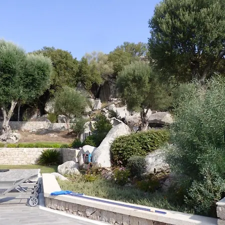 Rez De Jardin Dans De Charme ... بورتو فيكشْيو