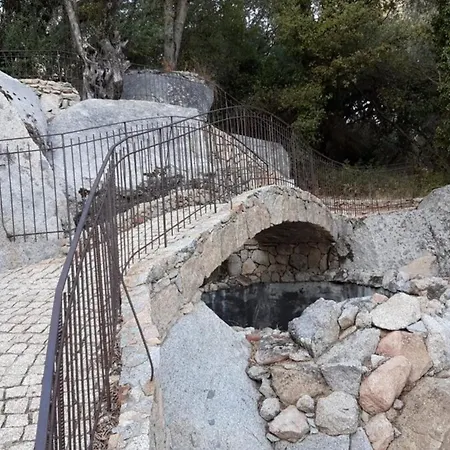 Rez De Jardin Dans De Charme ... * بورتو فيكشْيو