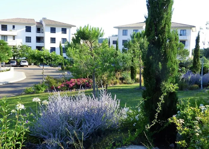 Rez De Jardin Dans De Charme ... Appartement *